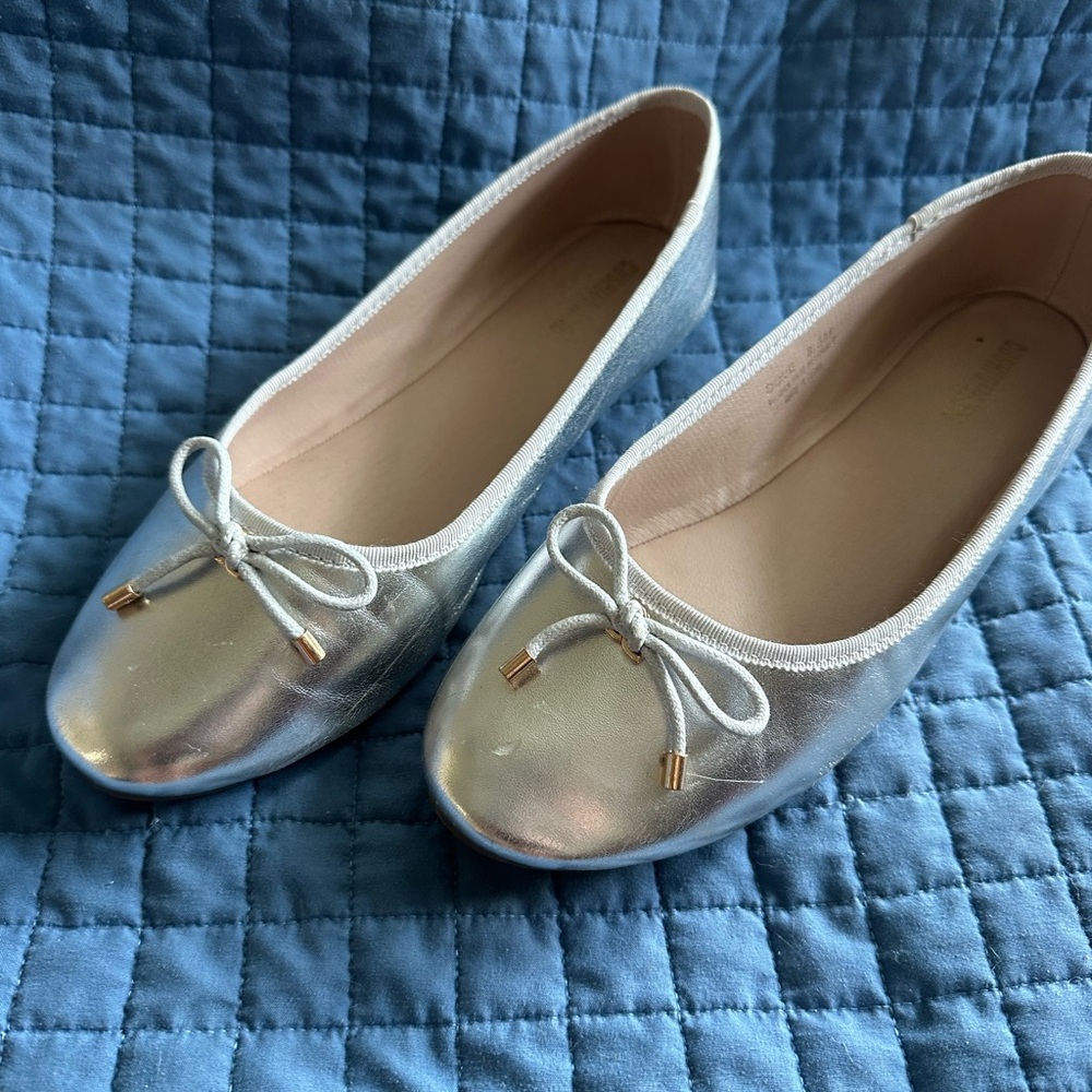 Cushionaire Silver Ballet Flats
